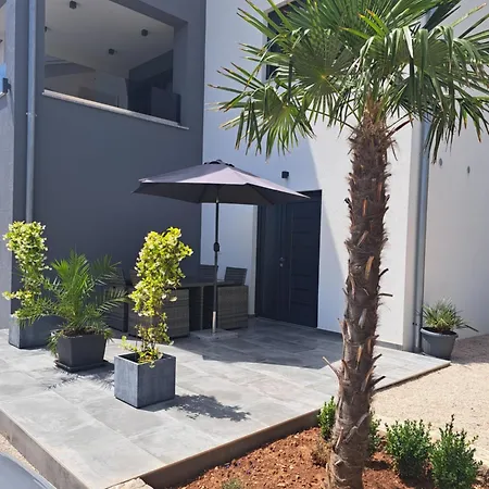 Pina Apartment *